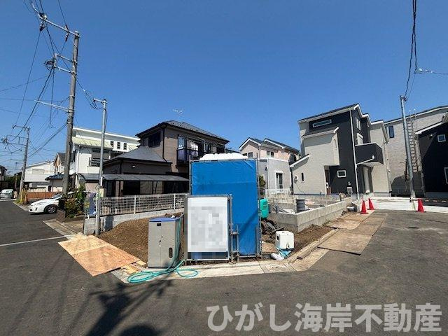 茅ヶ崎市香川5丁目　新築戸建　全10棟の前面道路含む現地写真|9月2日撮影　建築中　現地外観