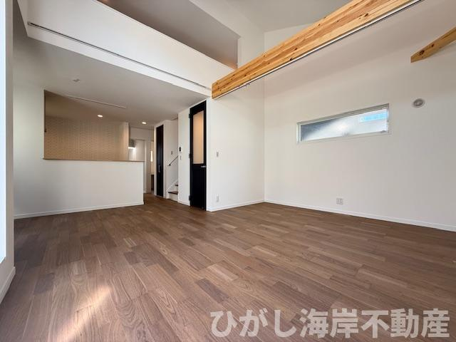 茅ヶ崎市香川5丁目　新築戸建　全10棟のダイニング|20帖　勾配天井のLDK