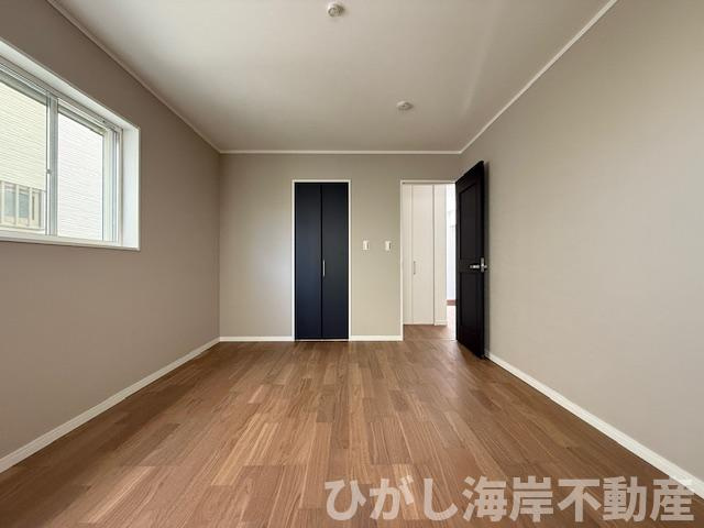 茅ヶ崎市香川5丁目　新築戸建　全10棟の内装|7.8帖　納戸