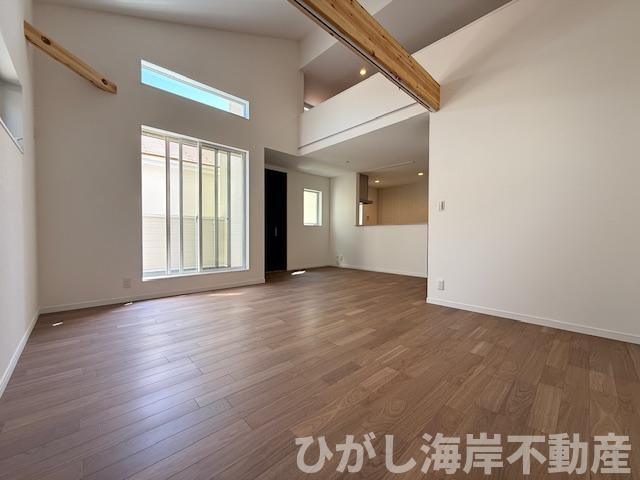 茅ヶ崎市香川5丁目　新築戸建　全10棟の居間・リビング|20帖　勾配天井のLDK