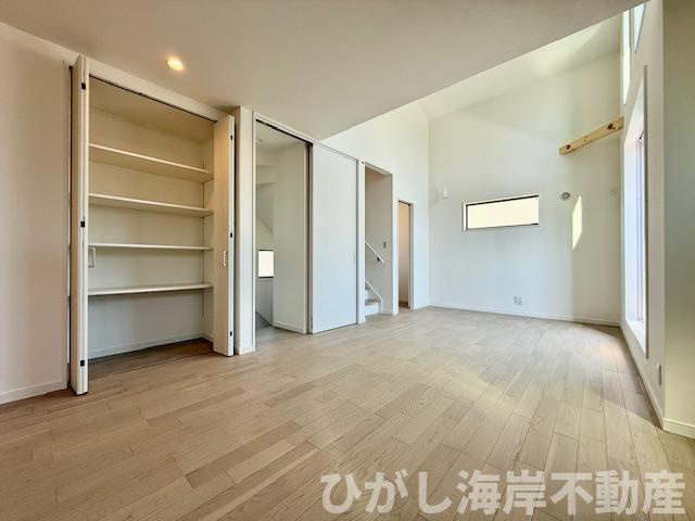 茅ヶ崎市香川5丁目　新築戸建　全10棟のダイニング|17.7帖　勾配天井のLDK
