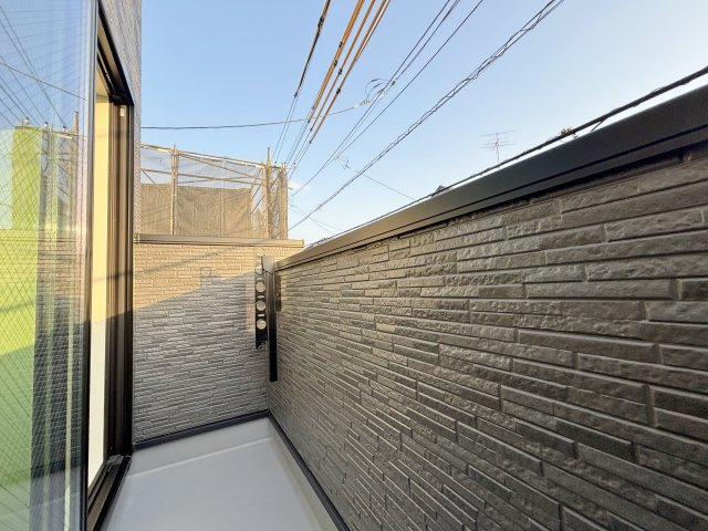 練馬区羽沢2丁目 全3棟 1号棟のバルコニー|南側に設けたバルコニーは毎日のお洗濯物を快適に干すことができます