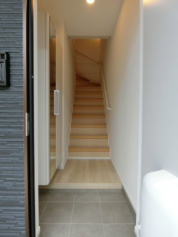 ブルーオーシャン・レジデンスＡの玄関