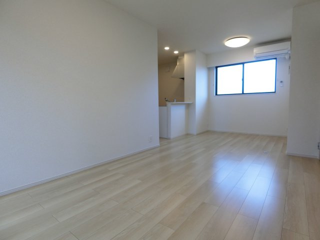 ブルーオーシャン・レジデンスＡの居間・リビング