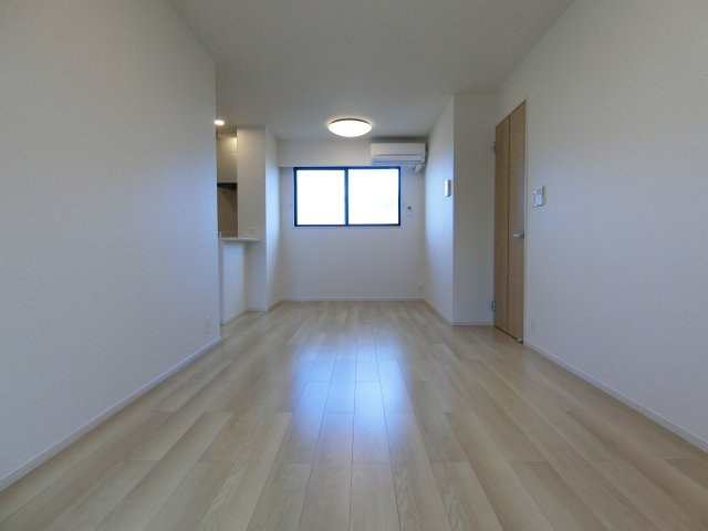 ブルーオーシャン・レジデンスＡの居間・リビング