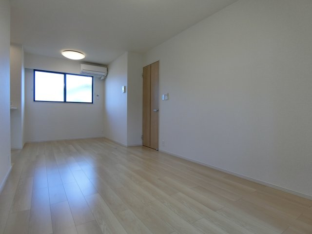 ブルーオーシャン・レジデンスＡの居間・リビング