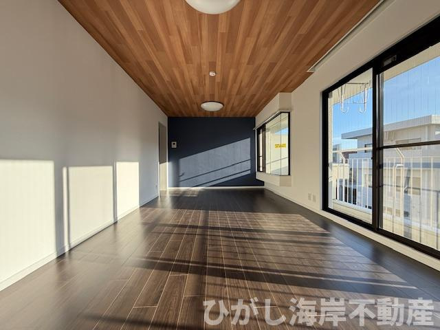 ライフコア茅ヶ崎の居間・リビング|新規リフォーム完了！　16.3帖　LDK