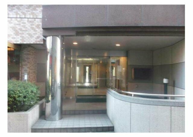 ライオンズマンション山吹町のエントランス