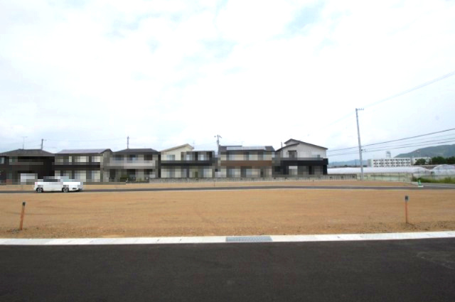 香南市野市町西野　新築戸建　⑦　駐車場５台　（全2棟）の外観|南側から