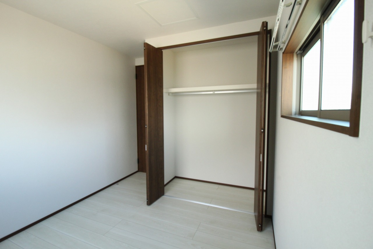 香南市野市町西野　新築戸建　⑦　駐車場５台　（全2棟）の前面道路含む現地写真|道路幅　6.0ｍ