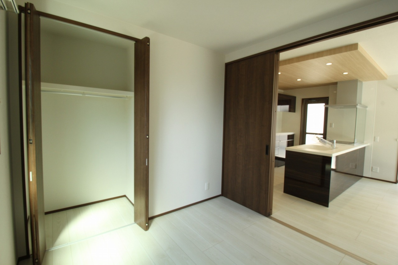 香南市野市町西野　新築戸建　⑦　駐車場５台　（全2棟）の外観|⑦　建物面積　103.02㎡　（約31.16坪）