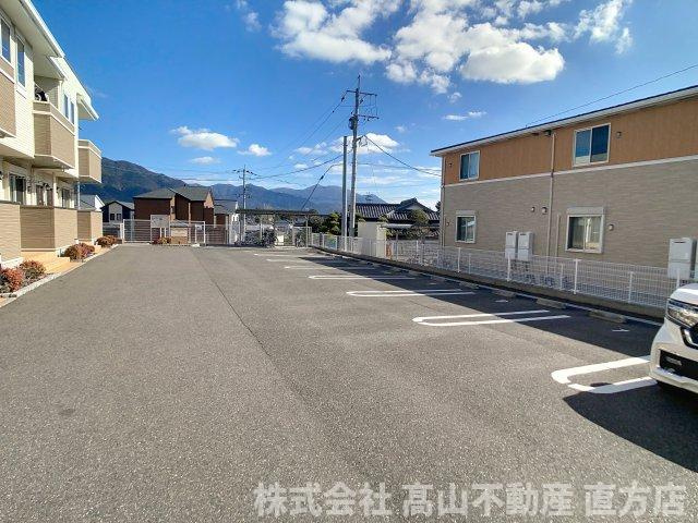 ラ・メゾンカプリスの駐車場