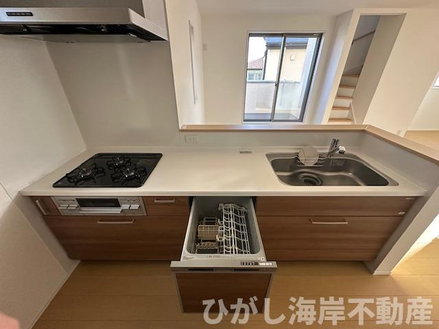 藤沢市辻堂東海岸1丁目　新築戸建　全２棟のキッチン|食洗器付きシステムキッチン