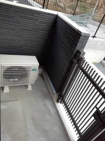 バイリンのバルコニー|外からの目が気にならないバルコニーで洗濯物が干せます