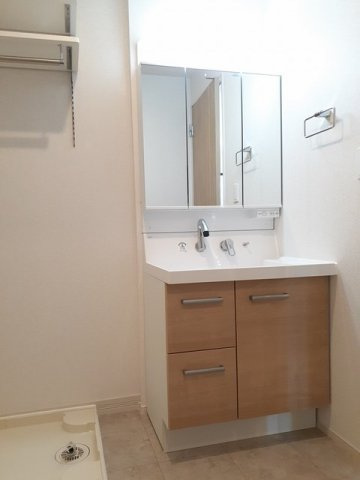 メゾン　ドゥイエットの独立洗面台|脱衣スペースもあります