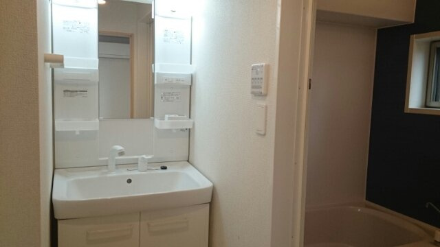 ウエストサイドケープの独立洗面台|忙しい朝には欠かせない洗面所です