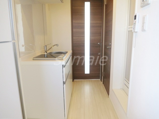 Glanz赤羽WESTの居間・リビング|玄関からの様子です♪