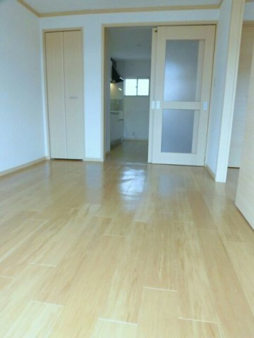 エルディムナツメＤの居間・リビング|ゆったりとしたリビングです