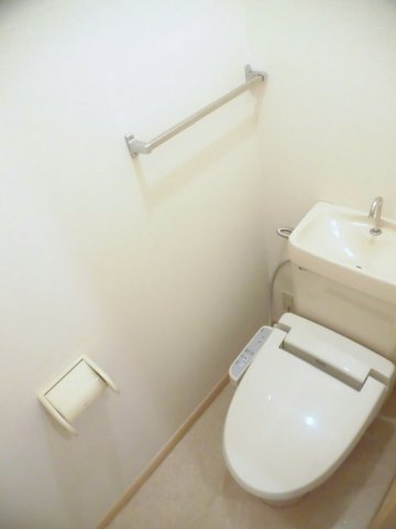 エルディムナツメＤのトイレ|清潔感のあるトイレです