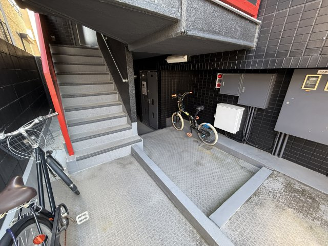 ラ・サルビア桜塚のエントランス