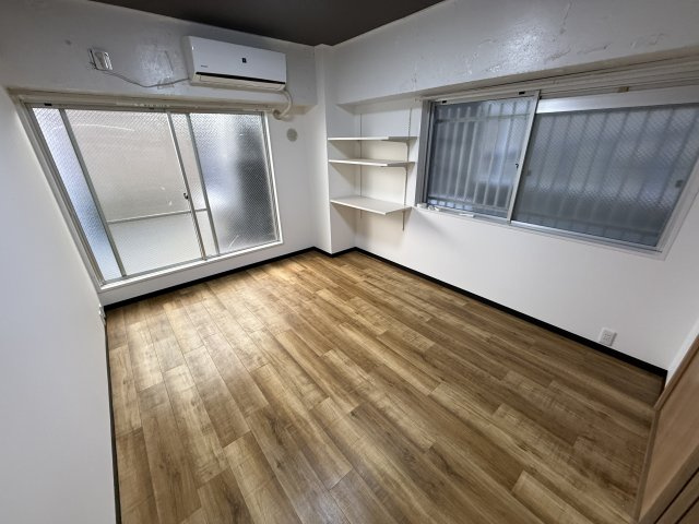 ラ・サルビア桜塚の居間・リビング