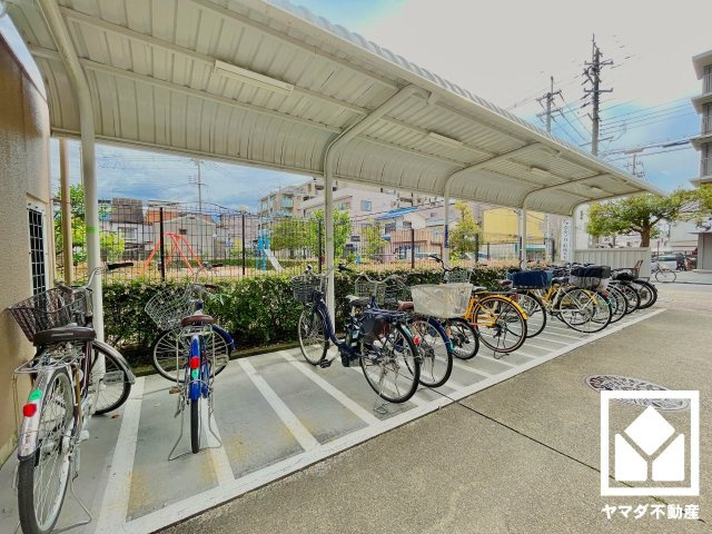 ファミールハイツ京都伏見ステージ２の駐輪場
