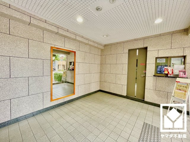 ファミールハイツ京都伏見ステージ２のエントランス