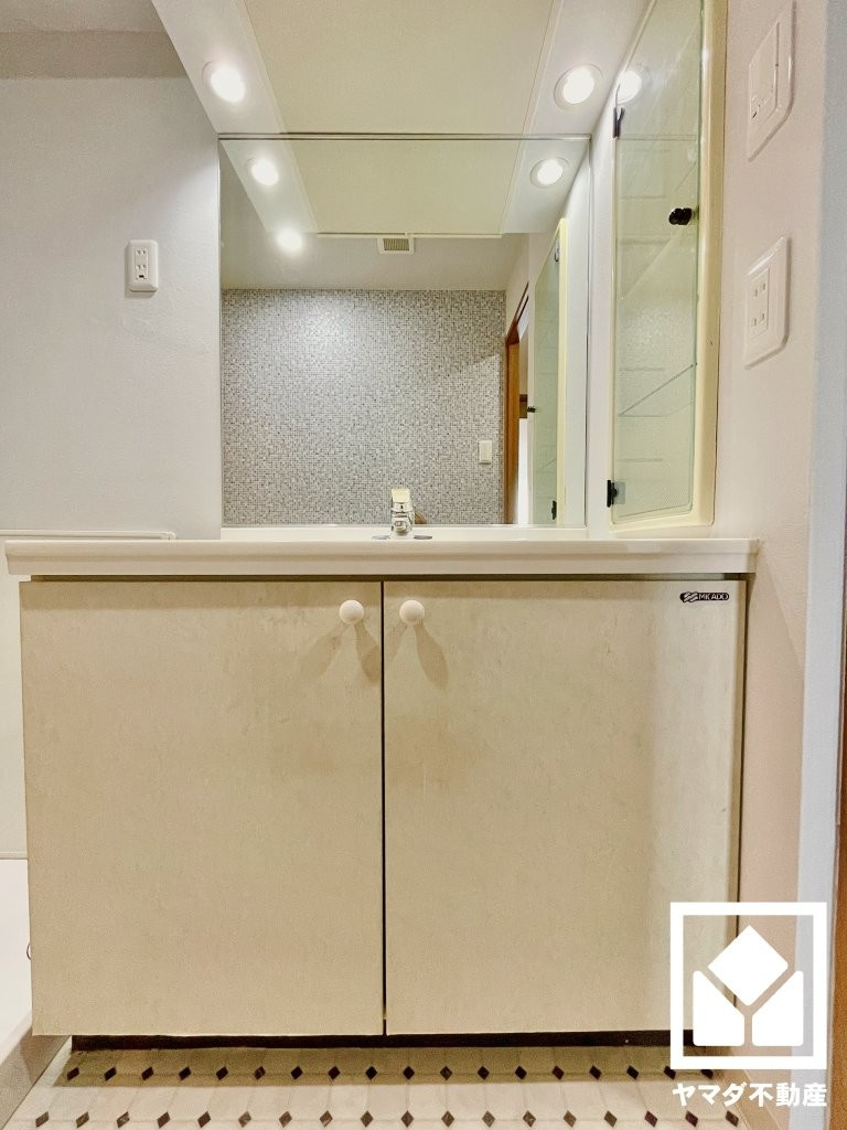 ファミールハイツ京都伏見ステージ２の独立洗面台