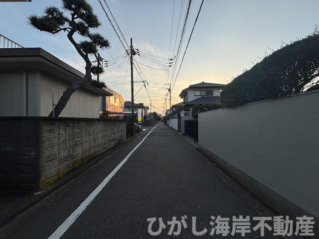藤沢市鵠沼松が岡4丁目　中古戸建の前面道路含む現地写真|現地外観