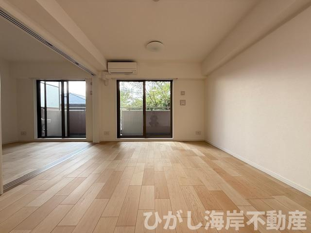 クリオ平塚龍城ケ丘壱番館の居間・リビング|新規リフォーム完了！　14.1帖　LDK