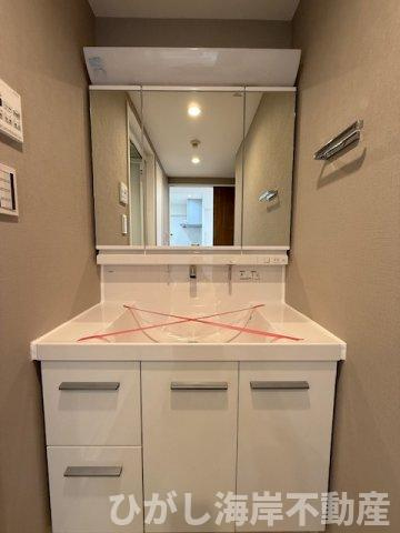 クリオ平塚龍城ケ丘壱番館の独立洗面台|新規リフォーム完了！　三面鏡化粧台