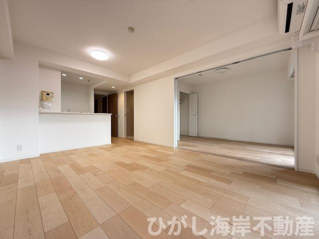 クリオ平塚龍城ケ丘壱番館の居間・リビング|新規リフォーム完了！　14.1帖　LDK