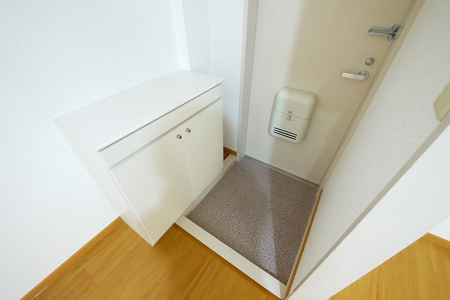 レジデンス桜池の玄関|収納もある玄関です