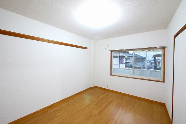 レジデンス桜池の洋室|落ち着いた色調の洋室です