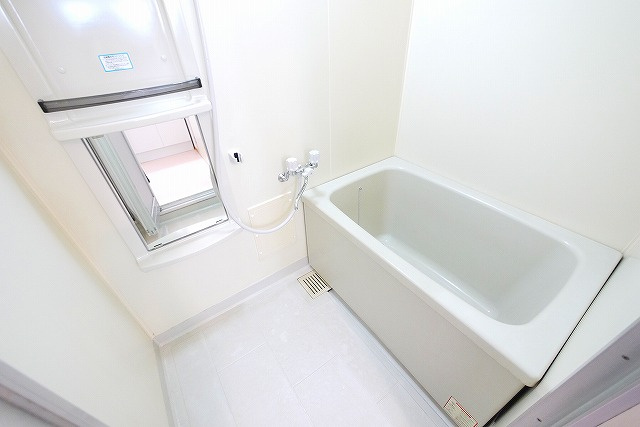 レジデンス桜池の浴室|ゆったり過ごせるお風呂です