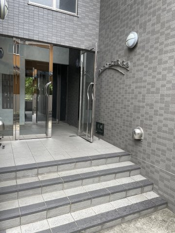 川崎市多摩区宿河原６丁目の賃貸マンションのエントランス