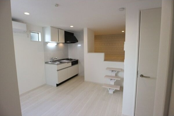 RIZEST レガーロ東照宮の居間・リビング