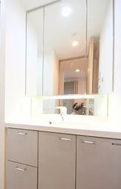 フローライト南森町の独立洗面台