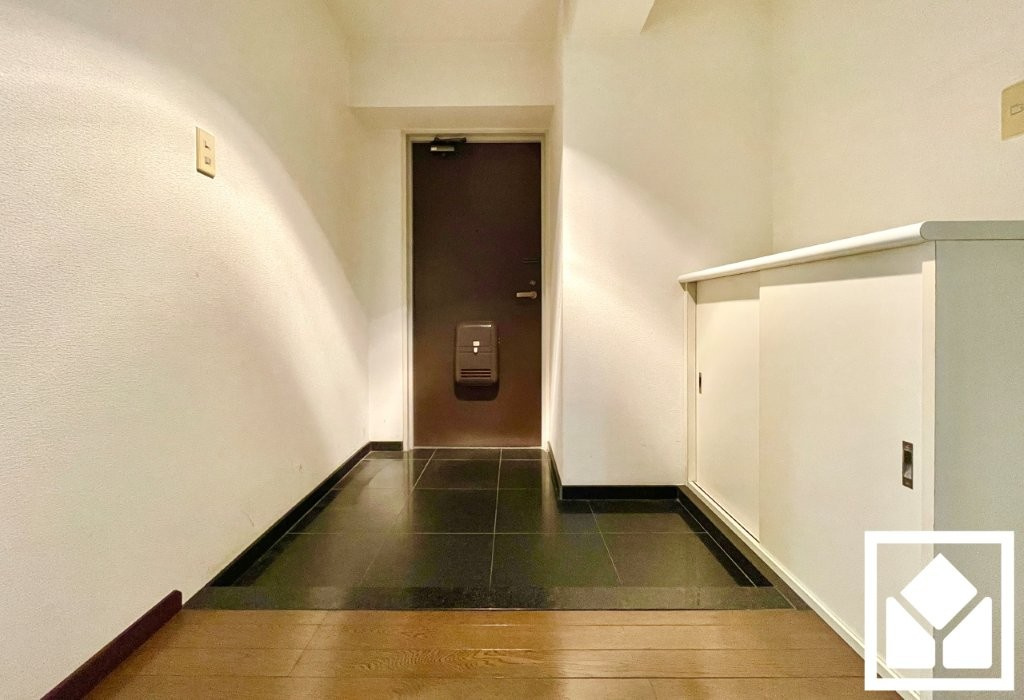 朝日プラザ石清水の玄関