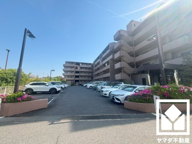 朝日プラザ石清水の駐車場