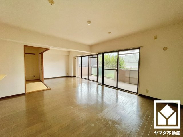 朝日プラザ石清水の居間・リビング