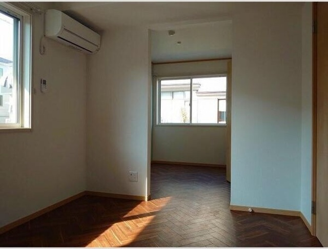 メリディアン国見弐番館の居間・リビング