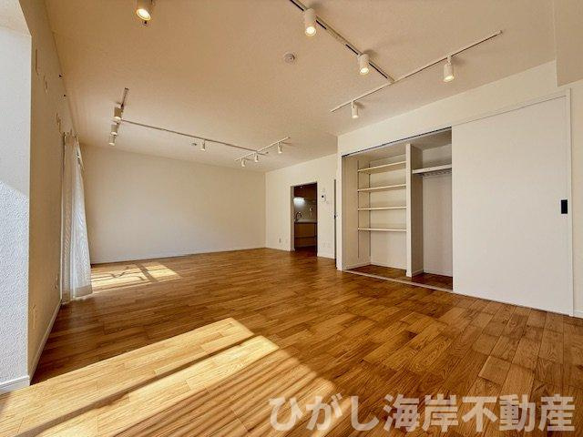 ライトタウン茅ケ崎4の居間・リビング|新規リフォーム完了！　22.2帖　LDK