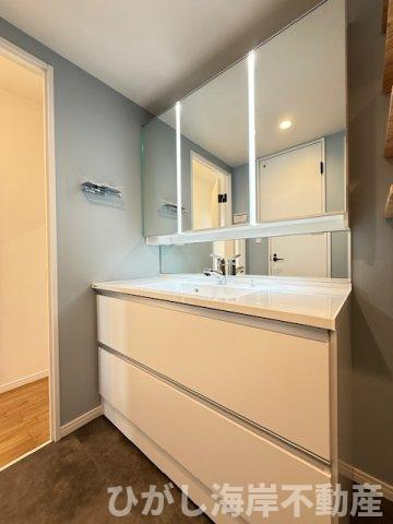 ライトタウン茅ケ崎4の独立洗面台|新規リフォーム完了！　三面鏡化粧台