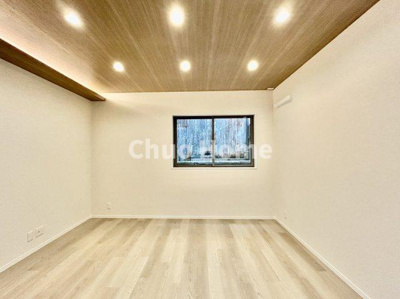 【居間・リビング】 | 葛飾区東四つ木1丁目中古住宅 | 【リビングダイニング】一日の中で多くの時間を過すことになるリビングダイニングだからこそ、いつも穏やかな空間であることが必然。爽やかな通風と採光を存分に感じる事が出来る空間です。