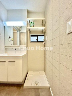 【ランドリースペース】 | 葛飾区東四つ木1丁目中古住宅 | 【ランドリースペース】担当者がスケールを持ち歩いておりますので、ご見学時には現在お使いの洗濯機などがきちんと収まるかなどもチェックして下さい。見学前に測っておくと非常に便利だと思います。