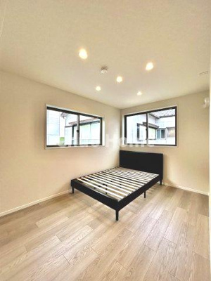 【洋室】 | 葛飾区東四つ木1丁目中古住宅 | 【洋室】快適に過ごす条件は、一人ひとり違います。だからこそ飾り過ぎないシンプルな内装と偏り過ぎないデザインで統一しております。居住していく中でオーナー様だけの【マイホーム】に創り上げて下さい