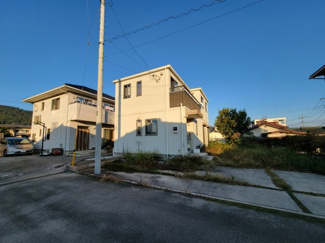 【外観】 | 甲斐市島上条 2011年築・トヨタホーム施工中古戸建 車並2 | 閑静な住宅地の一角です。