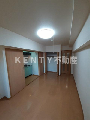 【居間・リビング】 | プレジール　シナガワ | ゆったりとした居間です