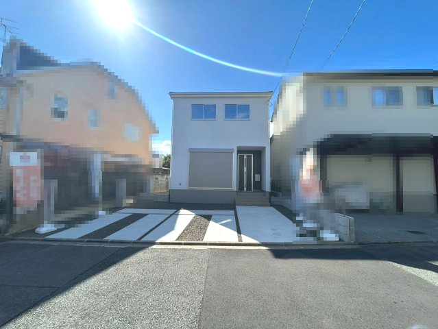 【価格改定】京都市西京区大原野上里紅葉町の外観|ホワイト基調のスタイリッシュな外観です。